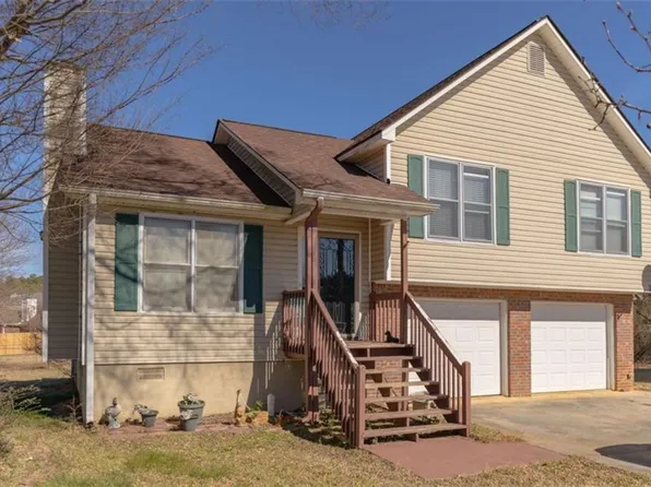 16 Huntcliff Dr, Cartersville, GA 30121