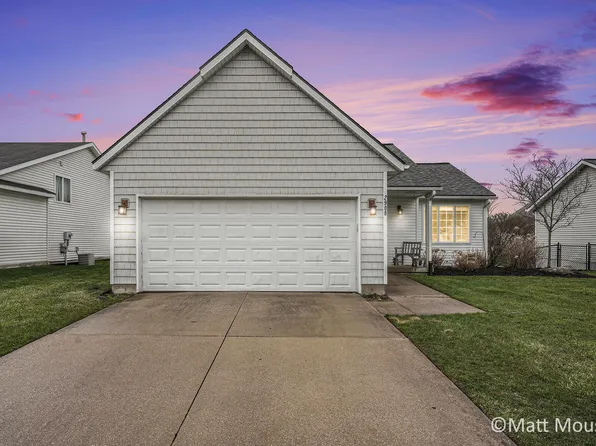 2908 Woodglen St NW, Grand Rapids, MI 49504