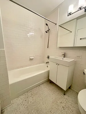 Rented by NY Living Solutions | media 21