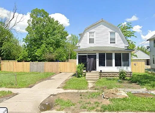 3 bed, 1300 sqft, $1,100 — Photo 1
