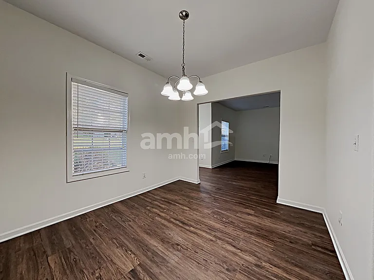 149 Sawhorse Dr — Photo 4