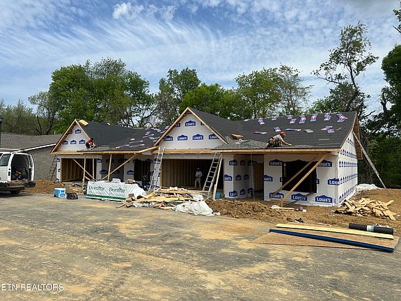 2nd image of 540 Henderson Rd #29