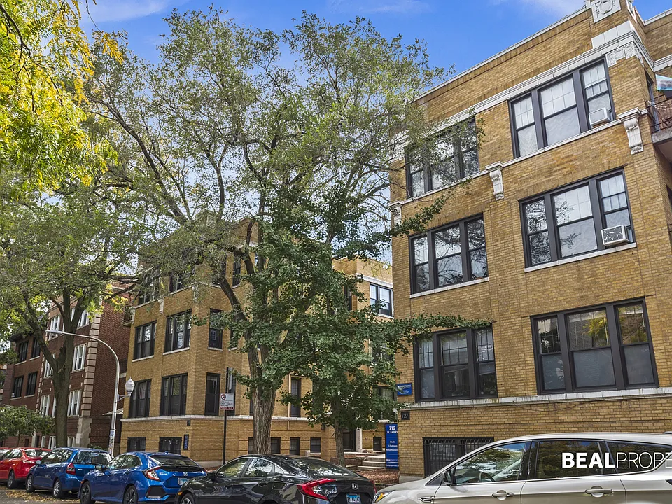 719-27 West Barry Avenue