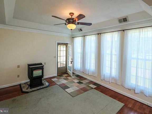 5th image of 25 Sky Meadow Ln