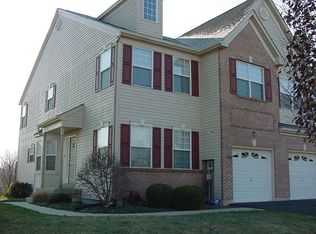 208 Raintree Xing, Hatfield, PA 19440