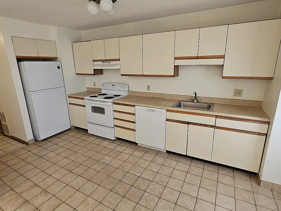 41 Brooks St #8