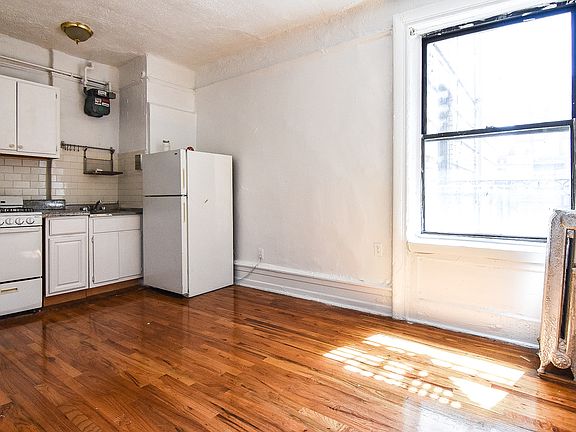 3rd image of 540 Manhattan Ave APT 2J