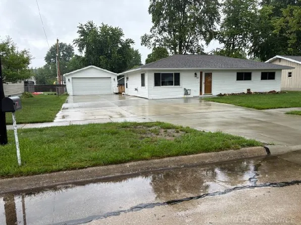 362 Cardinal Dr, Marysville, MI 48040