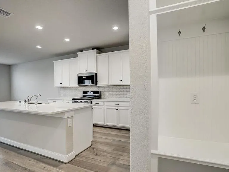 9826 Magnolia Village Ln — Photo 6