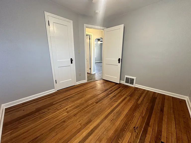523 Webster Ave #1 — Photo 7