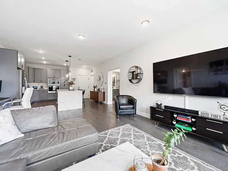 751 N 6th St #205 — Photo 9