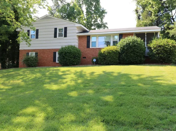 2815 Ashwood Dr, Winston Salem, NC 27103