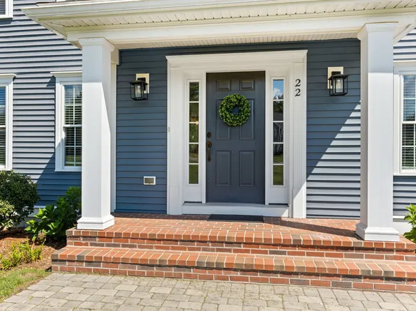 22 Whitmarsh Ln, East Bridgewater, MA 02333