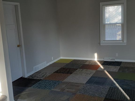 3rd image of 901 Blackburn St SW