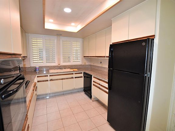 2nd image of 526 Calle Aragon Unit Q