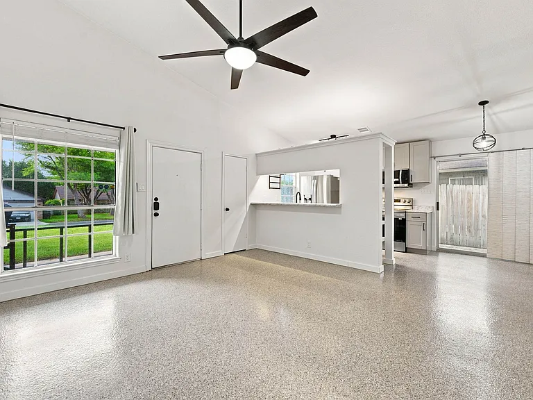 12225 Ridge Crown St — Photo 2
