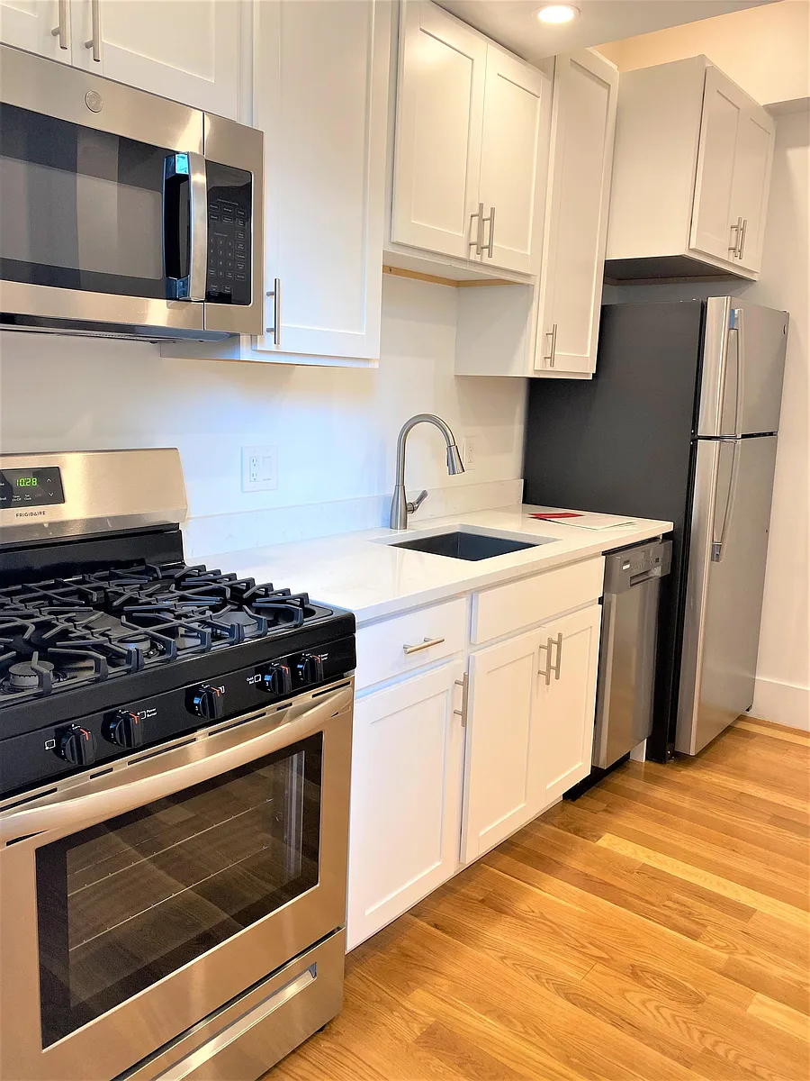 Building Photo - 32 Robinwood Ave #8