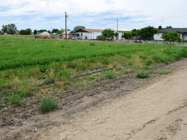 305.7 NE 16th St, Fruitland, ID 83619