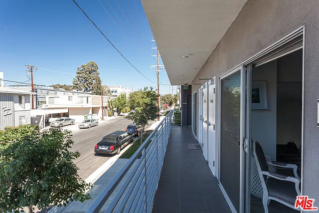 2 bed, 2.0 bath, 1000 sqft, $4,100 — Photo 2
