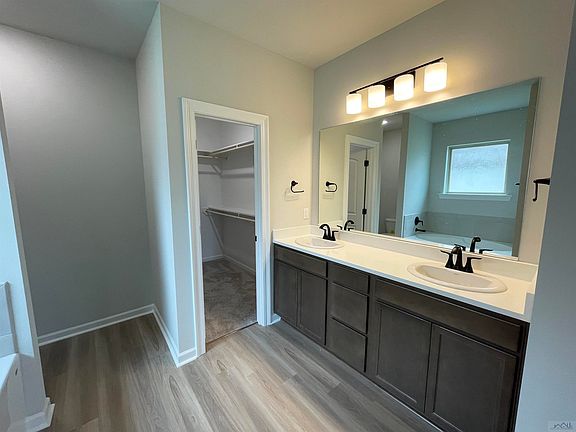 5th image of 138 Villa Dr