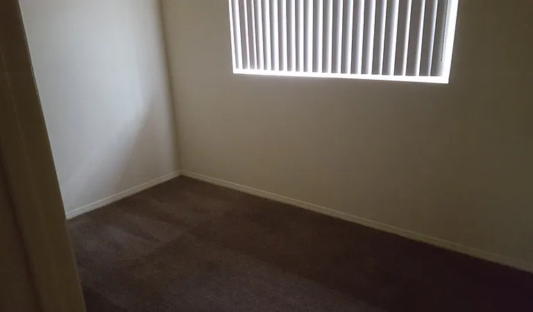 907 E Navajo St — Photo 4