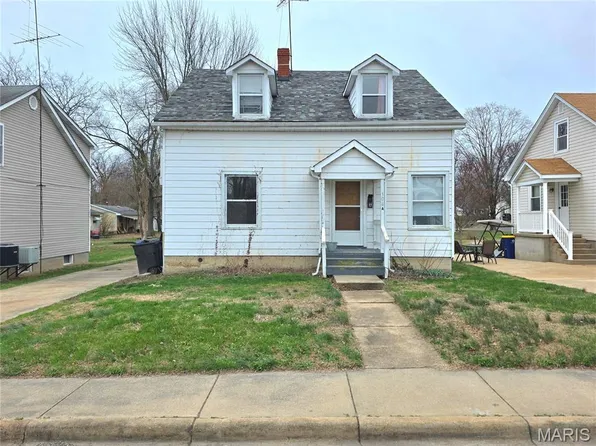 306 W 8th St, Washington, MO 63090