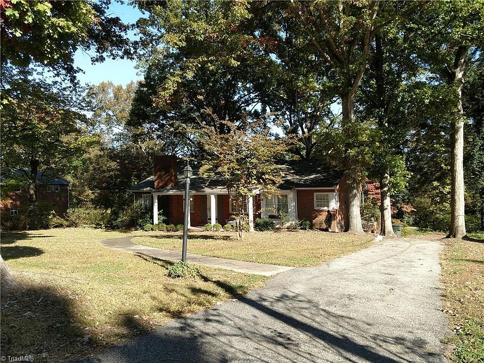 1st image of 806 Oakwood Dr