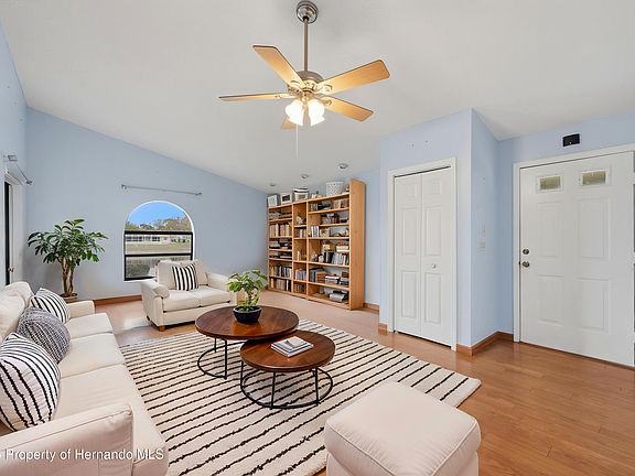 4th image of 9151 Lingrove Rd