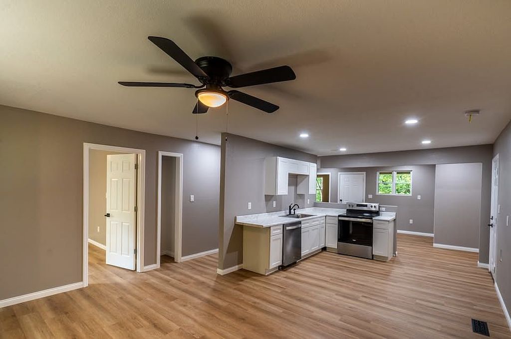 3307 E 43rd St - Property Image