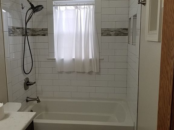 4th image of 225 Western Dr