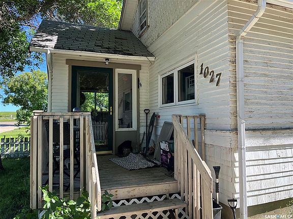 2nd image of 1027 7th AVENUE NE