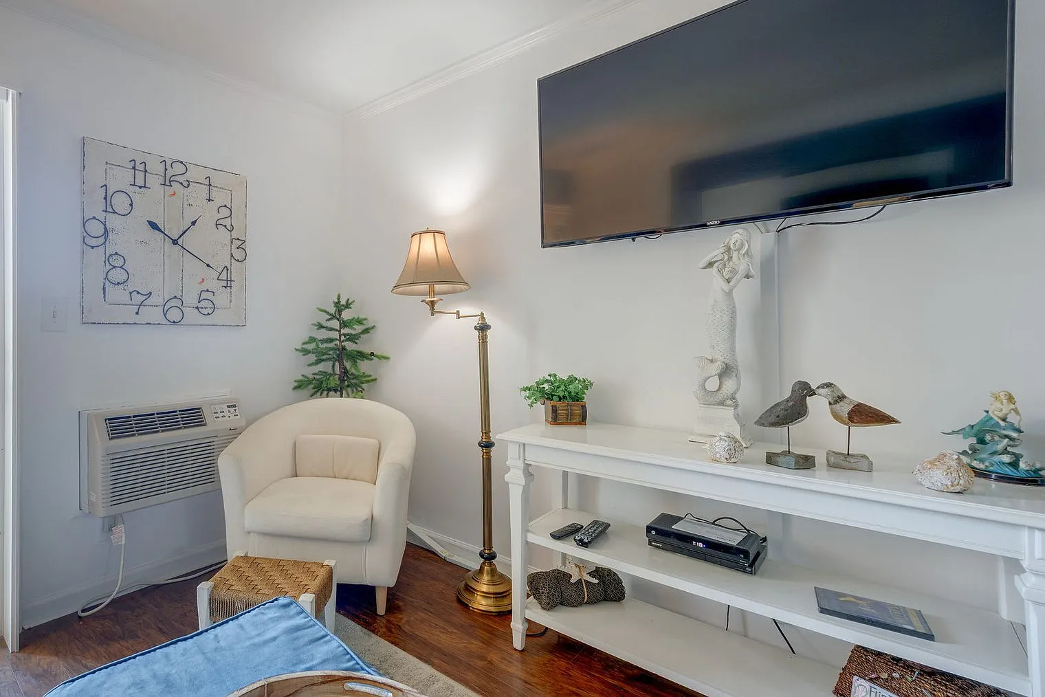 2 bed, 2.0 bath, 742 sqft, $1,935 — Photo 3