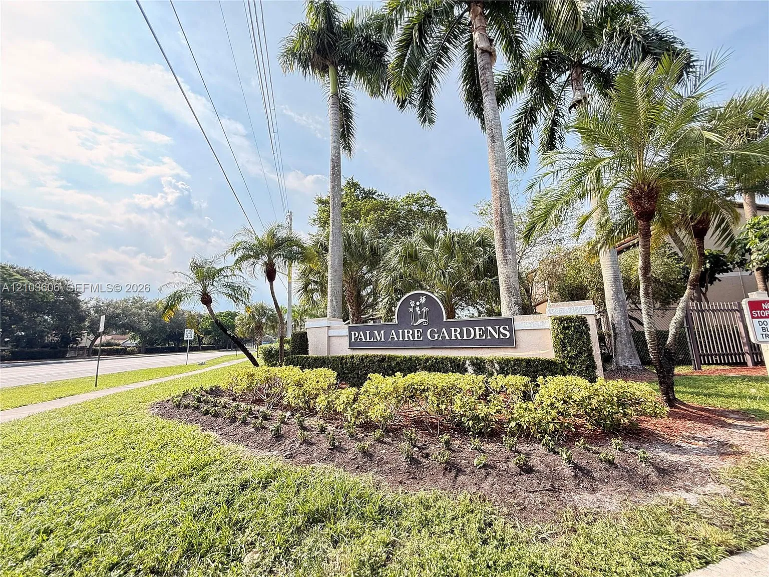 Palm Aire Gardens Condo — Photo 1