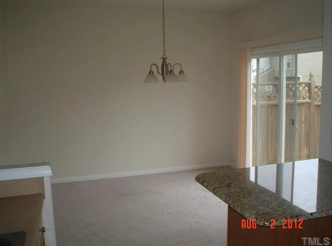 3 bed, 2.5 bath, 1386 sqft, $1,525 — Photo 3