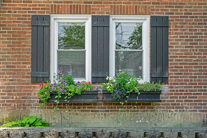 5th image of 19 Mellon Avenue