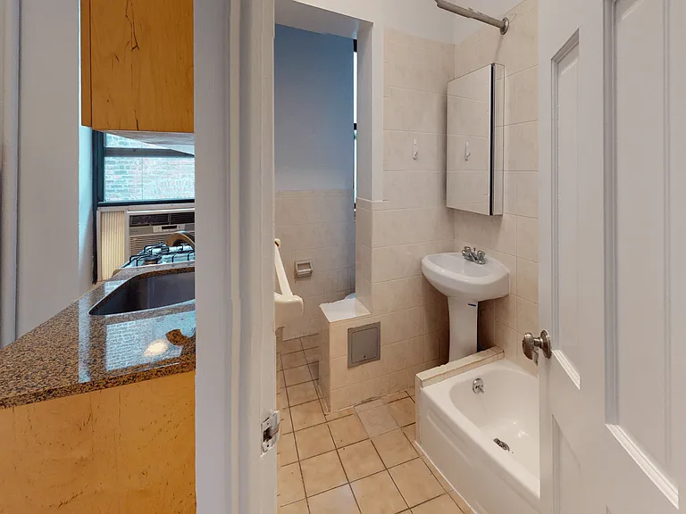 236 E 13th St #24021 — Photo 2