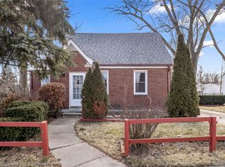 20634 Ridgemont Rd, Harper Woods, MI 48225