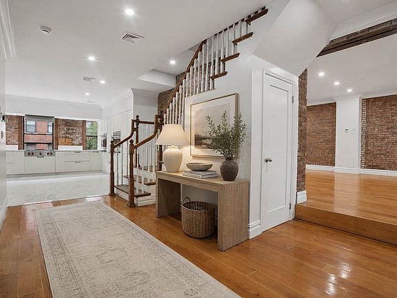 3rd image of 108 W 73rd St #2