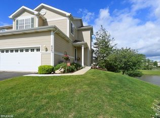 696 N Fox Trl, Round Lake, IL 60073