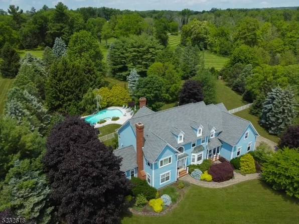 20 Oakmont Ln, Bernards Twp., NJ 07931