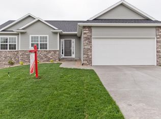 1025 Oak Park Trl, Marion, IA 52302