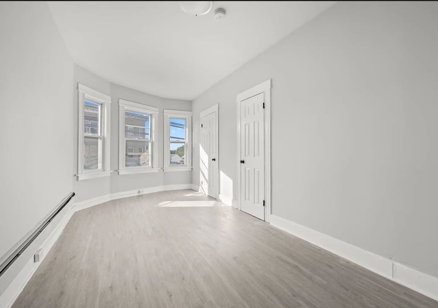 2336 Barnum Ave — Photo 2