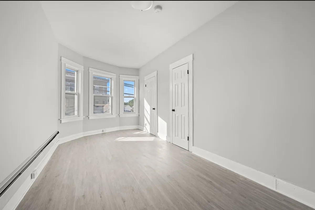 Building Photo - 2336 Barnum Ave