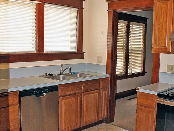4th image of 409 NE 95th  Street
