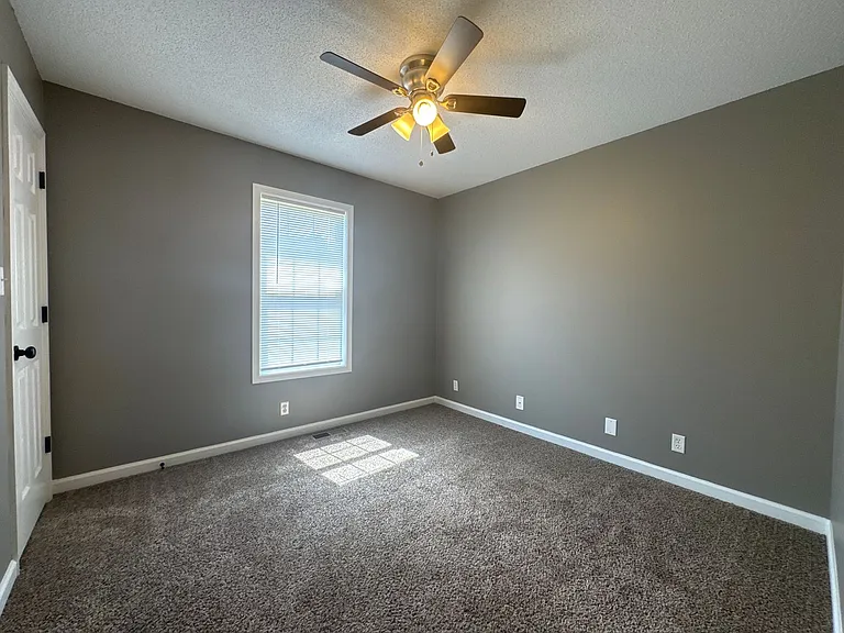 910 Applegrove Cir — Photo 13