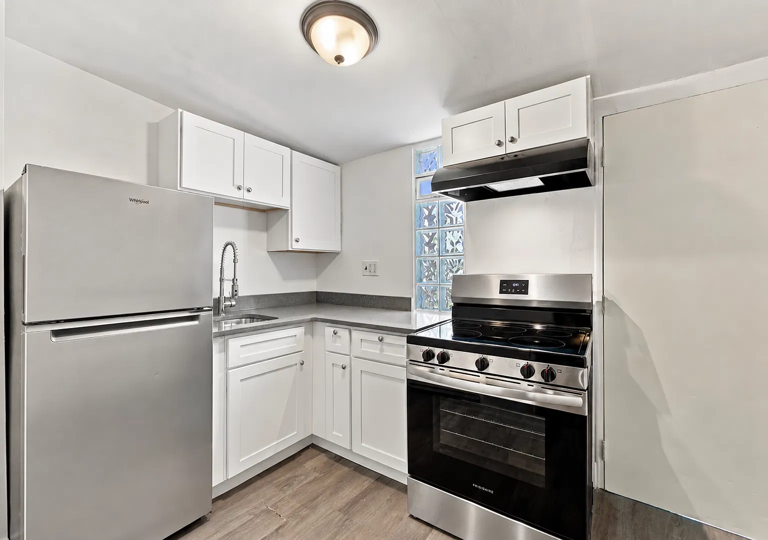 Spacious Two Bedroom, One Bathroom House in Kensington — Photo 4
