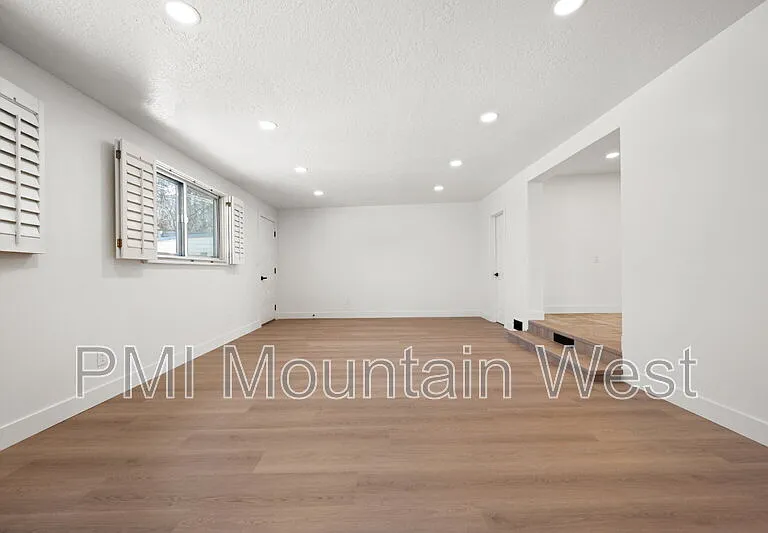 7115 S 2155 E — Photo 10