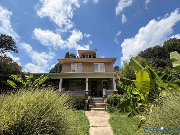 418 Oak St, Blackstone, VA 23824