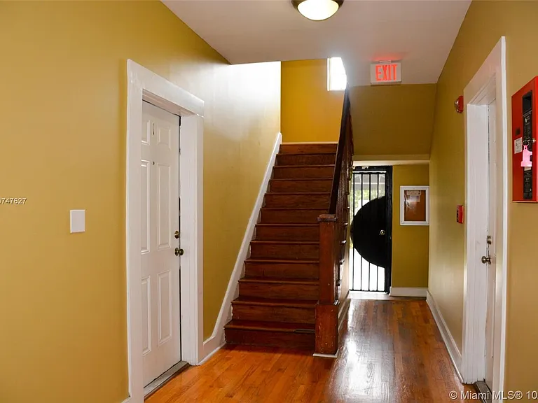 11520 NE 6th Ave #10 — Photo 8