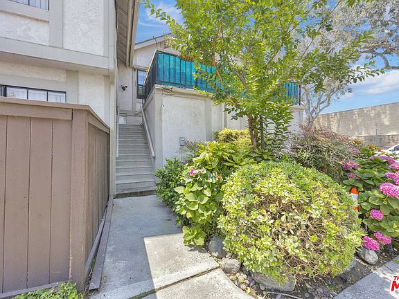 2nd image of 9066 Candlestick Ln #5